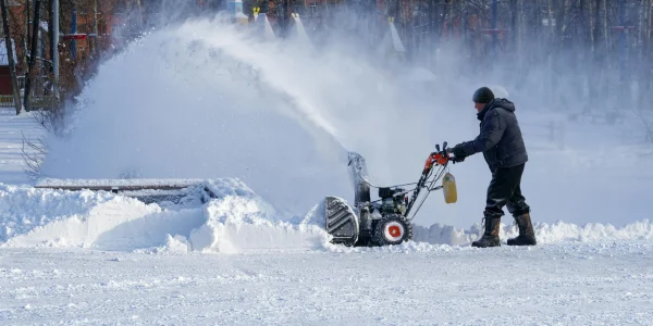 Worker removing snow-min